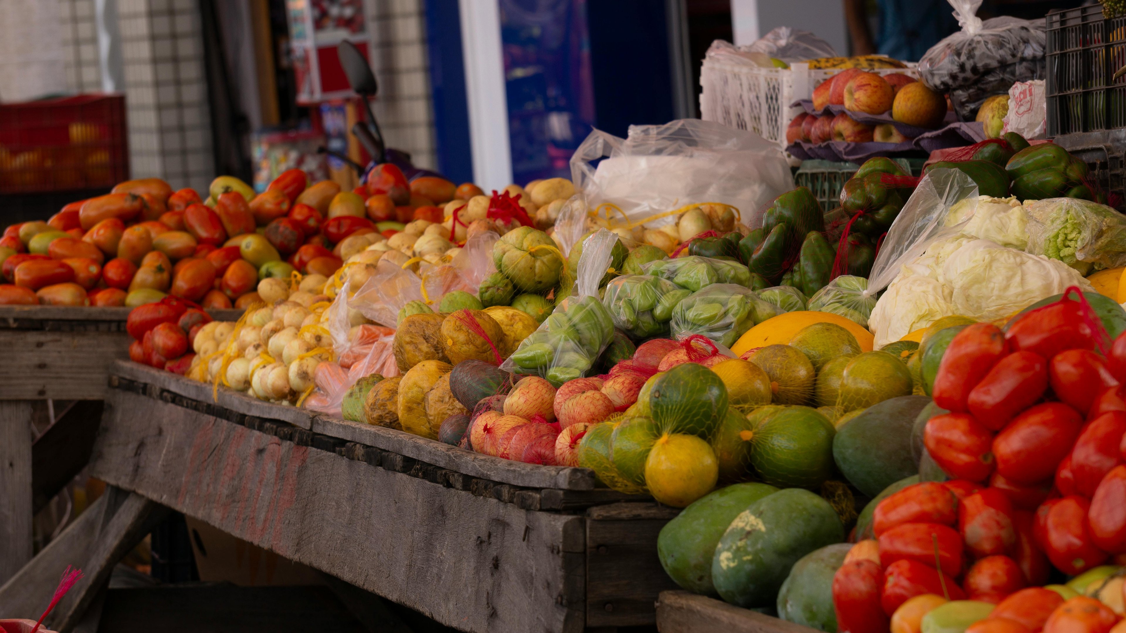 Feiras e mercados exibem a diversidade de frutas e vegetais da esta&ccedil;&atilde;o, essenciais para uma alimenta&ccedil;&atilde;o mais nutritiva e econ&ocirc;mica. -  (crédito: Pexels)