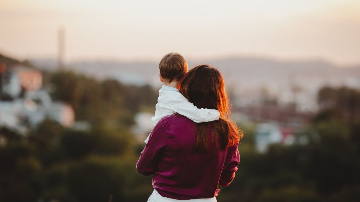 A maternidade, que muitas vezes ocupa o centro da vida, exige redefini&ccedil;&atilde;o de papel e identidade na fase do &ldquo;ninho vazio&rdquo; -  (crédito: FreePik)