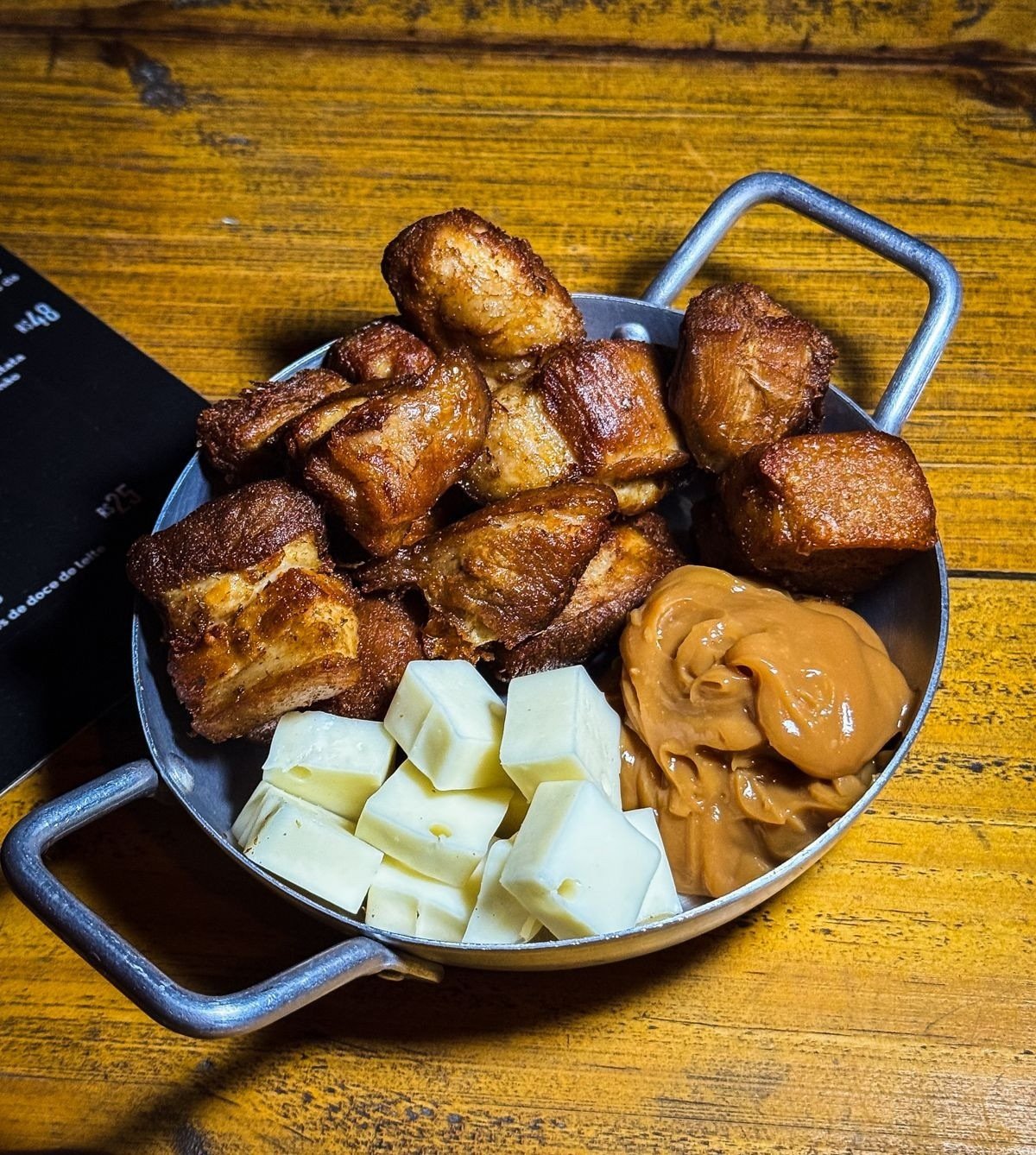 Doce de leite, torresmo e queijo: os cl&aacute;ssicos mineiros se unem em petisco no Porks 