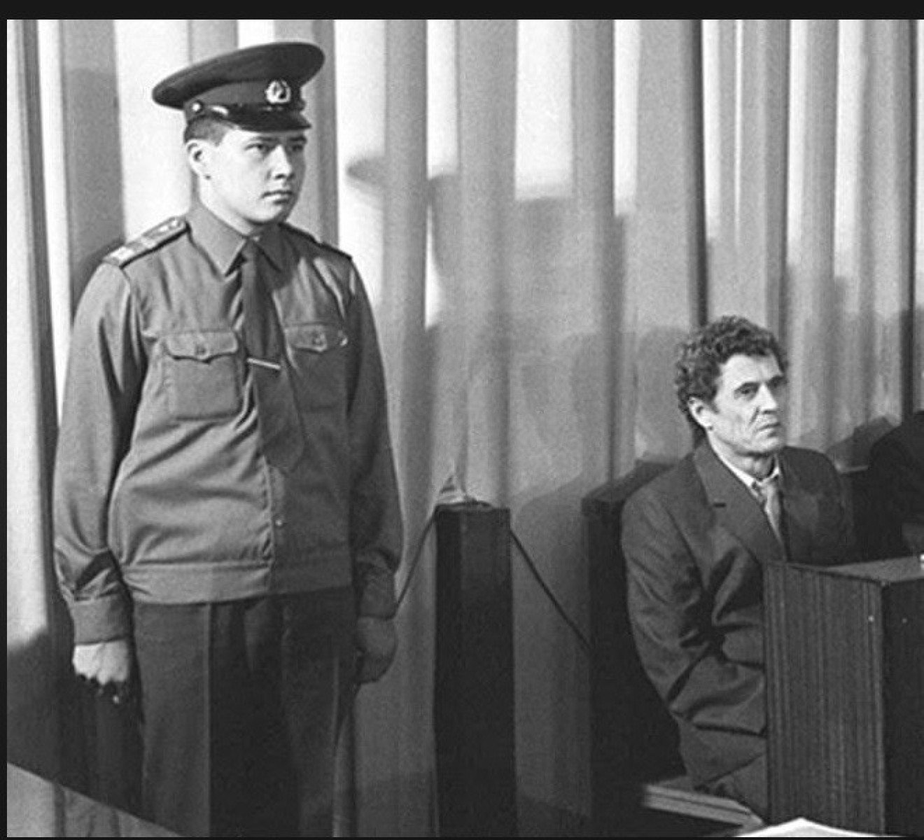 Anatoly Dyatlov foi o respons&aacute;vel t&eacute;cnico pelo teste que antecedeu a explos&atilde;o do reator 4. Apontado como um dos principais culpados pelo  desastre, passou anos tentando demonstrar que o sistema j&aacute; apresentava  falhas estruturais ocultadas. Sobreviveu &agrave; exposi&ccedil;&atilde;o &agrave; radia&ccedil;&atilde;o,  foi julgado e condenado. at&eacute; sua morte, em 1995, carregou o peso da trag&eacute;dia