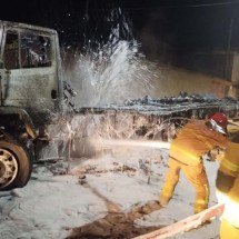 Caminhão-tanque pega fogo na Grande BH - CBMMG/Divulgação