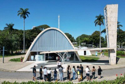 A primeira parada do roteiro foi na Igreja São Francisco de Assis -  (crédito: Leandro Couri/EM/D.A Press)