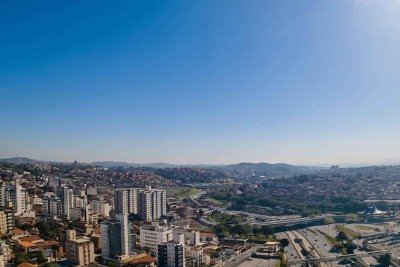 Dia amanheceu claro  com r&aacute;pido aquecimento. Vistada regi&atilde;o Nordeste e Norte de Belo Horizonte -  (crédito: Clima ao Vivo)