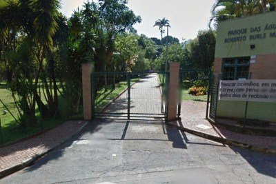 Perícia encontrou sinais de carbonização do cadáver localizado no parque -  (crédito: Google Street View/Reprodução)
