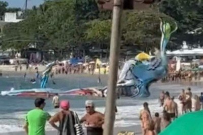 Balão cai na Praia de Copacabana e assusta banhistas no feriadão do Rio -  (crédito: Tupi)