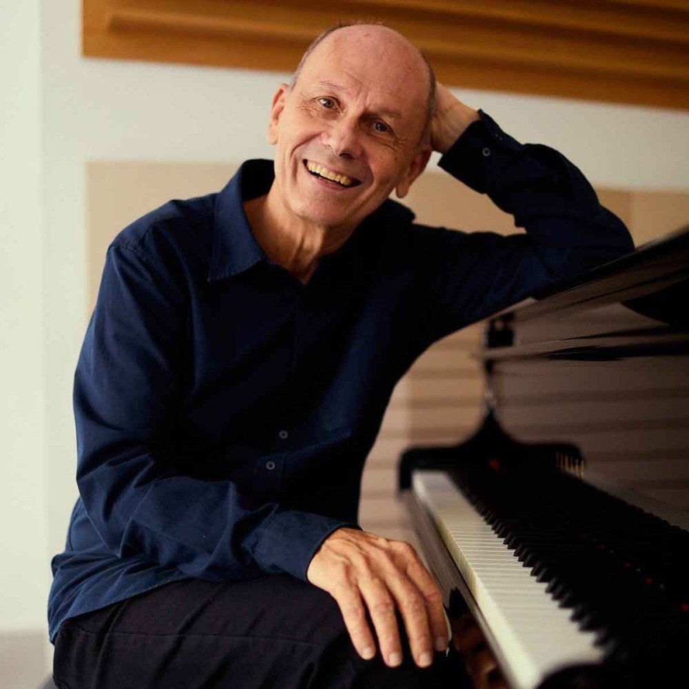 Antigas canções de Wisnik ganham nova vida nas vozes de estrelas