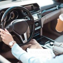 Entre o bom dia e o silêncio total: a etiqueta não falada das corridas por aplicativo - Portal Giro 10