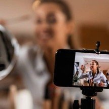 Bastidores reais em alta: o boom da desinfluência no TikTok e a nova era em que autenticidade vale mais que produção perfeita - Portal Giro 10