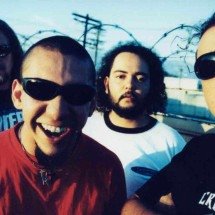 Série sobre Raimundos é terapia de grupo que você não sabia que precisava - Karyme França/Divulgação 