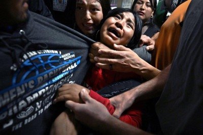 A diretora executiva da World Press Photo, Joumana El Zein Khoury, descreveu a imagem premiada como um 'registro duro e necessário da separação familiar por trás das políticas de imigração dos EUA' -  (crédito: AFP via Getty Images)