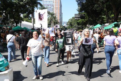 Manifestação pelo direito dos animais na Feira Hippie, em BH -  (crédito: Marcos Vieira /EM/DA. Press)