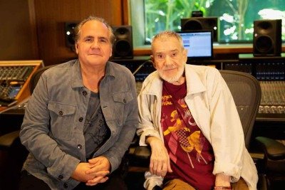 Ricardo Bacelar recebeu Airto Moreira em seu estúdio, em Fortaleza, para gravar as oito faixas autorais do disco -  (crédito: maria bacelar/divulgação)