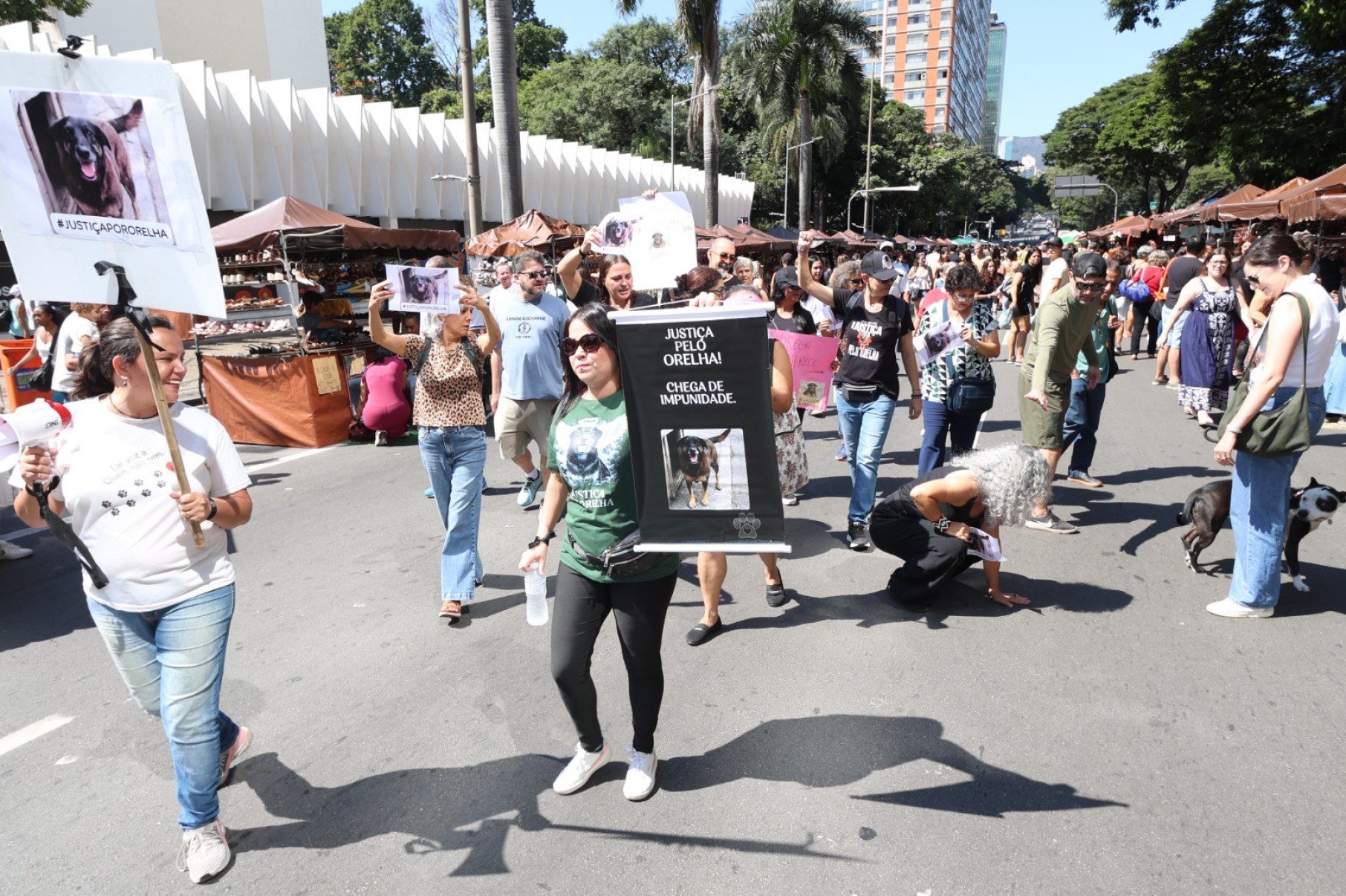Manifestação pelo direito dos animais na Feira Hippie, em BH-Marcos Vieira /EM/DA. Press