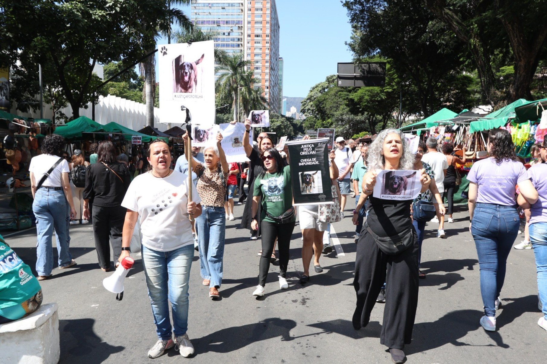 Manifestação pelo direito dos animais na Feira Hippie, em BH-Marcos Vieira /EM/DA. Press