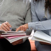 Leitura compete com telas na pré-adolescência - DINO