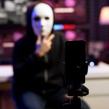 Fraudes digitais com IA desafiam segurança no Brasil - DINO