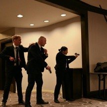 Suspeito de atirar contra cerimônia de gala com a presença de Trump comparece à Justiça