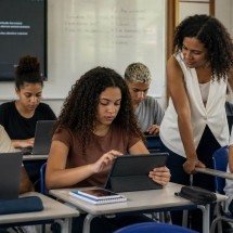 Escola não é laboratório - imagem gerada por IA/acervo Estado de Minas
