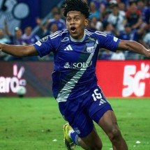 Conheça Luis Fragozo, joia de 16 anos que decidiu clássico no Equador com golaço - No Ataque Internacional