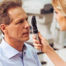 Aquelas mosquinhas na sua visão não são imaginação: entenda o que são e quando podem indicar problema sério na retina - Portal Giro 10