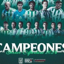 Time conquista o primeiro título nacional, e jogadores comemoram no meio da estrada - No Ataque Internacional