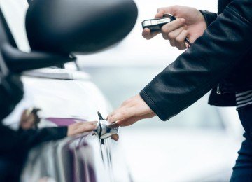 Propriet&aacute;rios de ve&iacute;culos devem agir rapidamente e com seguran&ccedil;a em caso de roubo ou furto para aumentar chances de recupera&ccedil;&atilde;o. -  (crédito: Freepik)