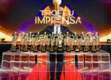 William Bonner levou 33 estatuetas do Troféu Imprensa para casa -  (crédito: SBT)
