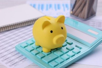 O planejamento do or&ccedil;amento e a organiza&ccedil;&atilde;o das finan&ccedil;as s&atilde;o essenciais para aproveitar o novo sal&aacute;rio m&iacute;nimo e construir uma reserva. -  (crédito: Africa Images)