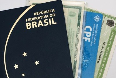 Tenha a documenta&ccedil;&atilde;o brasileira completa e em dia para garantir uma volta tranquila de viagens internacionais. -  (crédito: tpnagasima de Getty Images)