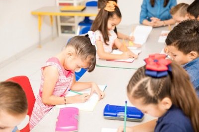 Flexibilizar não é facilitar, é oferecer diferentes caminhos para o aprendizado, diz neuropedagoga -  (crédito: tonodiaz/FreePik)