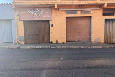 Testemunhas relataram que ao menos seis disparos foram efetuados na distribuidora -  (crédito: Edésio Ferreira/EM/D.A.Press)