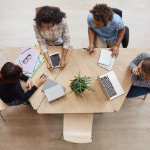 O que a psicanálise revela sobre conflitos ocultos nas reuniões empresariai - cookie_studio