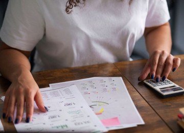 O planejamento financeiro exige aten&ccedil;&atilde;o aos detalhes e o uso de ferramentas para uma gest&atilde;o eficiente do or&ccedil;amento dom&eacute;stico. -  (crédito: Magnific )