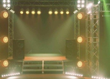 O acidente aconteceu em 31 de agosto de 2023, quando dois trabalhadores atuavam na montagem da estrutura metálica do palco de um festival -  (crédito: Reprodução/Freepik)