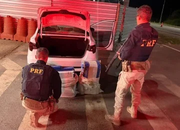 O condutor disse que receberia R$ 5 mil pelo transporte da droga -  (crédito: PRF/Reprodução)