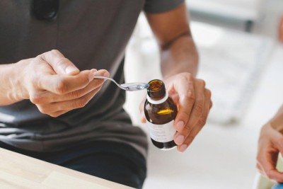 Por que a Anvisa proibiu agora o clobutinol, xarope banido em outros países -  (crédito: BBC)