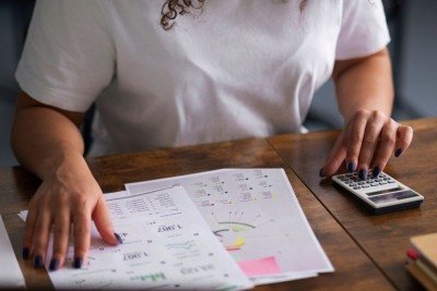 O planejamento financeiro exige aten&ccedil;&atilde;o aos detalhes e o uso de ferramentas para uma gest&atilde;o eficiente do or&ccedil;amento dom&eacute;stico. -  (crédito: Magnific )