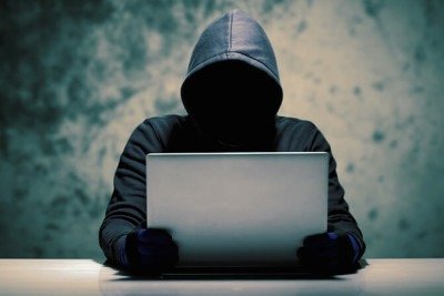 Ciberataques evolu&iacute;ram para manipula&ccedil;&atilde;o psicol&oacute;gica; criminosos exploram a hiperconectividade para aplicar golpes com IA. -  (crédito: FreePik)