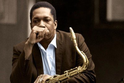 

John Coltrane (1926-1967), que inovou o jazz com seus improvisos e estabeleceu novo patamar para o saxofone, influencia músicos do século 21 -  (crédito: Reprodução)