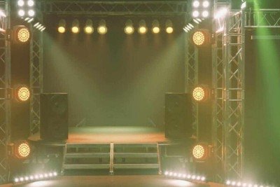 O acidente aconteceu em 31 de agosto de 2023, quando dois trabalhadores atuavam na montagem da estrutura metálica do palco de um festival -  (crédito: Reprodução/Freepik)