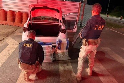 O condutor disse que receberia R$ 5 mil pelo transporte da droga -  (crédito: PRF/Reprodução)