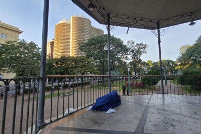 Coreto da Praça da Liberdade serve de abrigo aos moradores em situação de rua -  (crédito: Carlos Altman/EM)