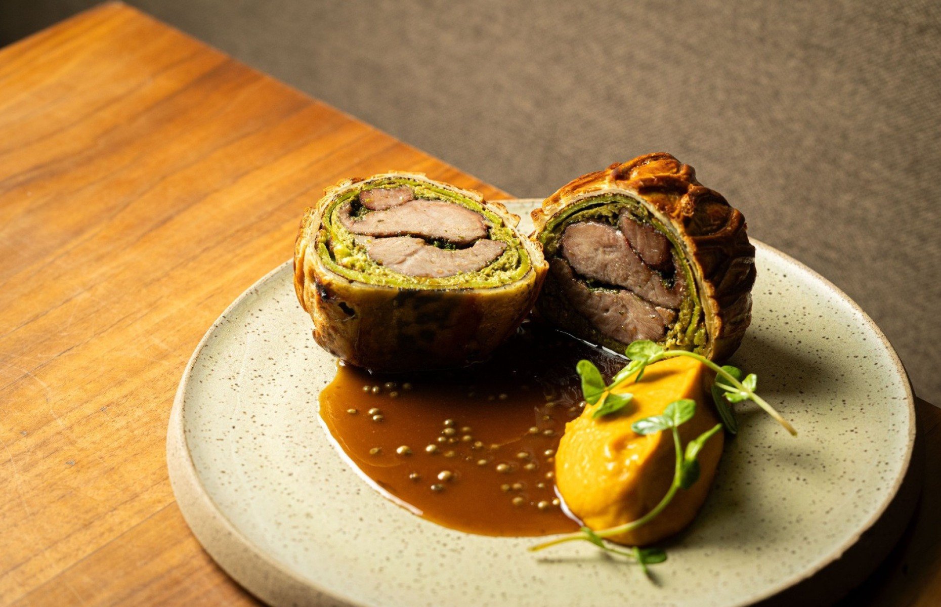 No Pacato, a carne de porco &eacute; a estrela de uma vers&atilde;o do "Bife Wellington"