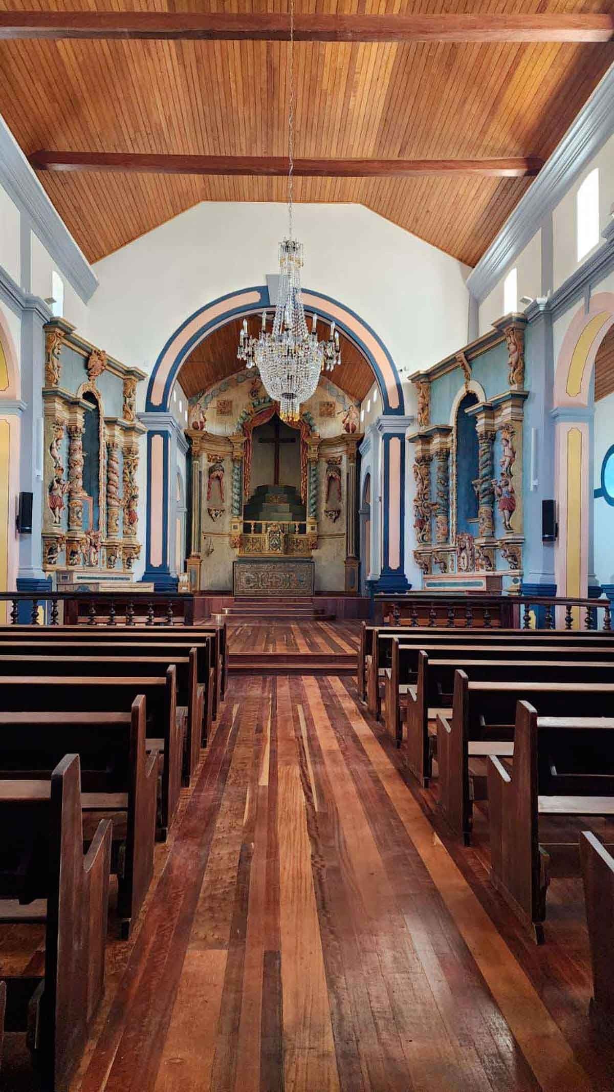 Interior do templo, que come&ccedil;ou a ser constru&iacute;do em 1713 na comunidade de Piedade do Paraopeba e &eacute; refer&ecirc;ncia de f&eacute;, cultura e identidade local  