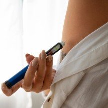 Uso de caneta emagrecedora pode elevar risco de pancreatite - DINO