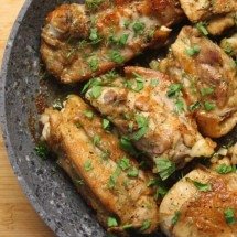 O ingrediente simples que você tem em casa que garante um frango frito mais macio e cheio de sabor - Portal Giro 10