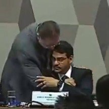 Apoiadores atacam líder do PL após abraço em Messias - TV Senado/Reprodução