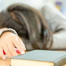 "Jet lag social": entenda o efeito de dormir tarde e acordar cedo - Freepik