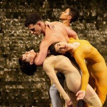 Bailarinos do Corpo matam a fome em cena comendo biscoito atrás do palco - Jos&eacute; Luiz Pederneiras/divulga&ccedil;&atilde;o