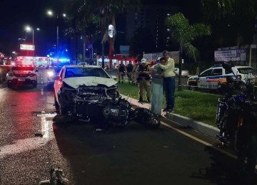 Três policiais são atropelados durante abordagem em Uberlândia -  (crédito: DivulgaÃ§Ã£o/CBMG)